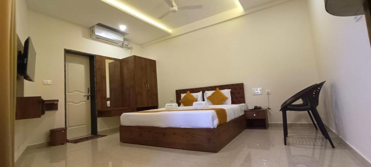 Hotel Rajdhani Мангалор Экстерьер фото